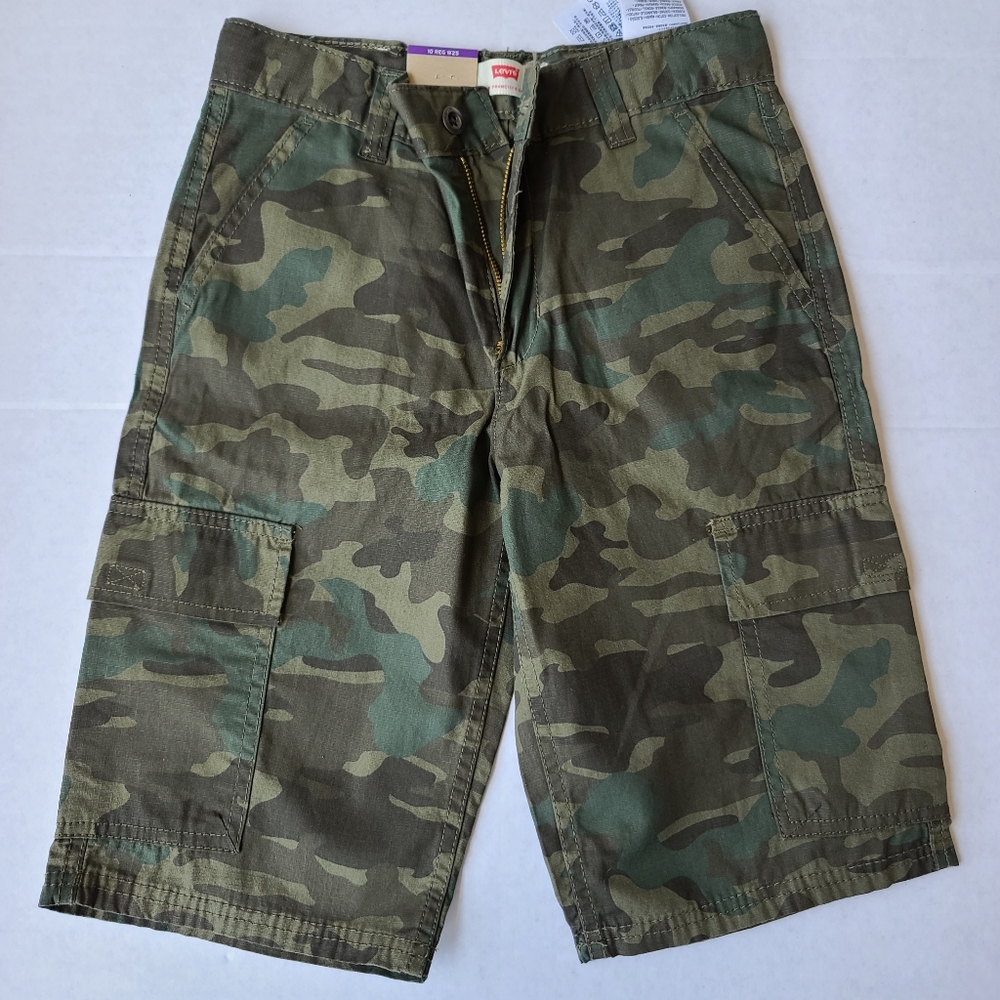 Levi's Cargo Shorts Camo Size 10